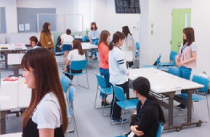 マナーや接遇を学ぶ秘書実務の授業