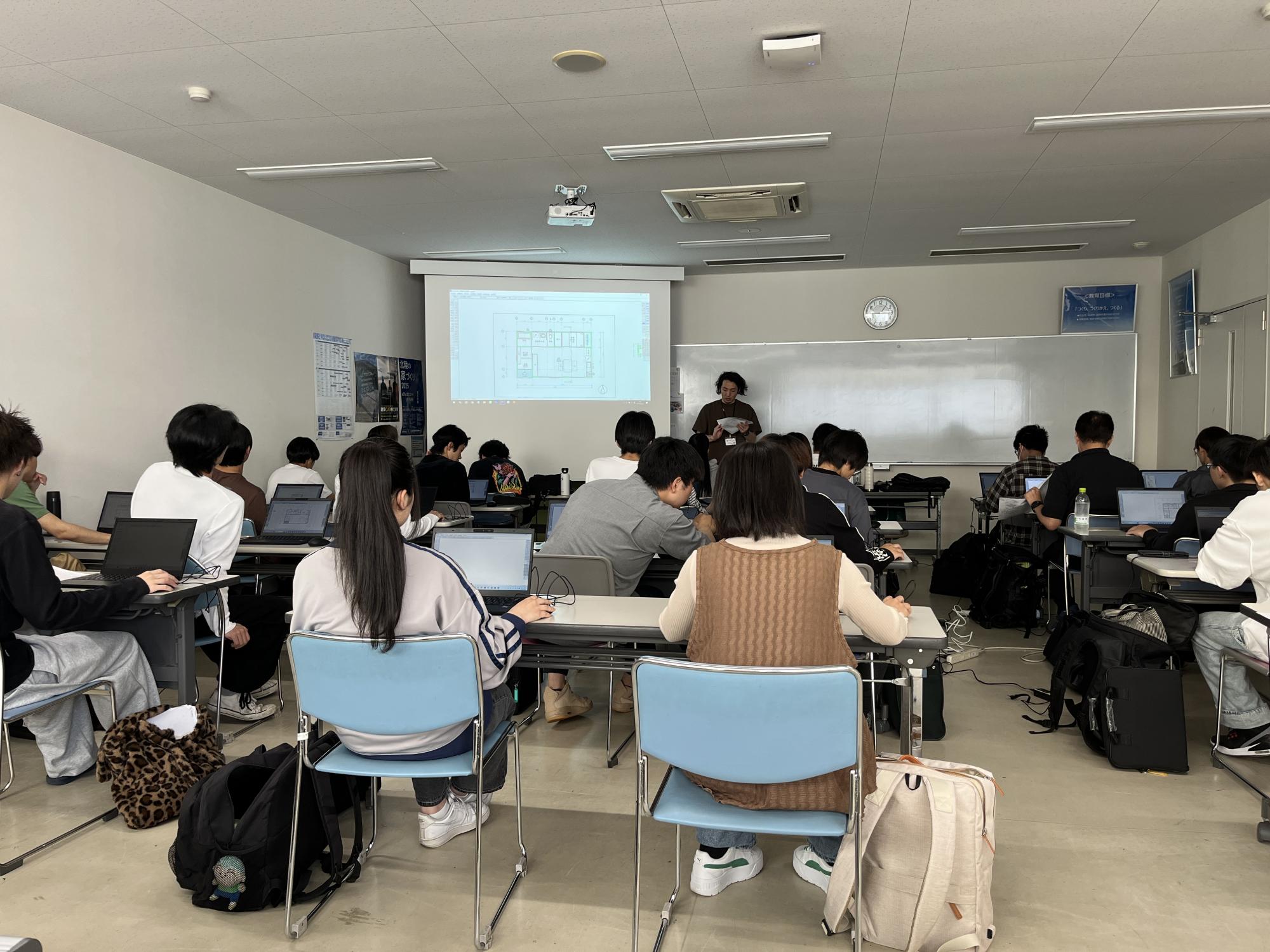 【建築・デザイン学科】CADで住宅の図面を描こう！