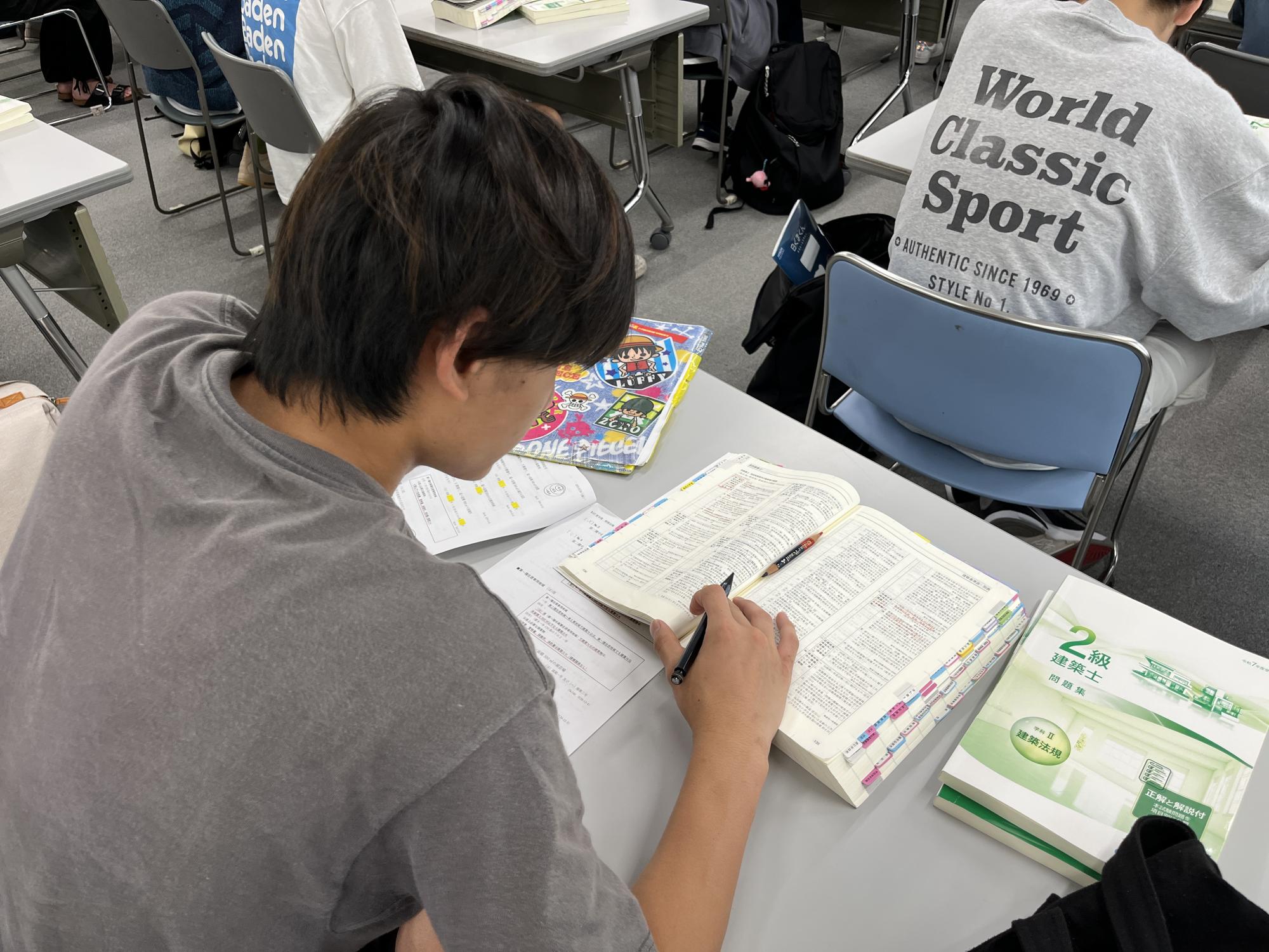 【建築・デザイン学科】建築のためのルールを学ぶ！